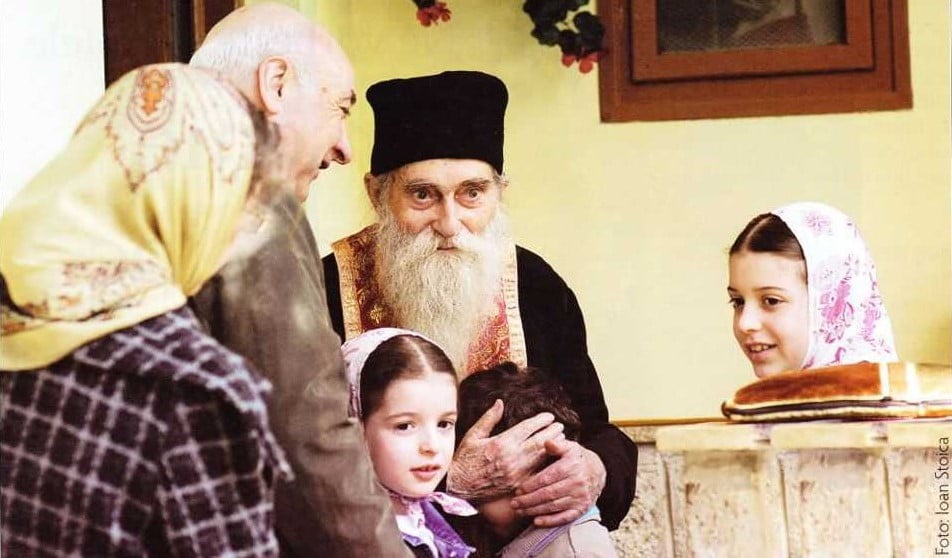 Parintele-Arsenie-Papacioc-cu-tinerii