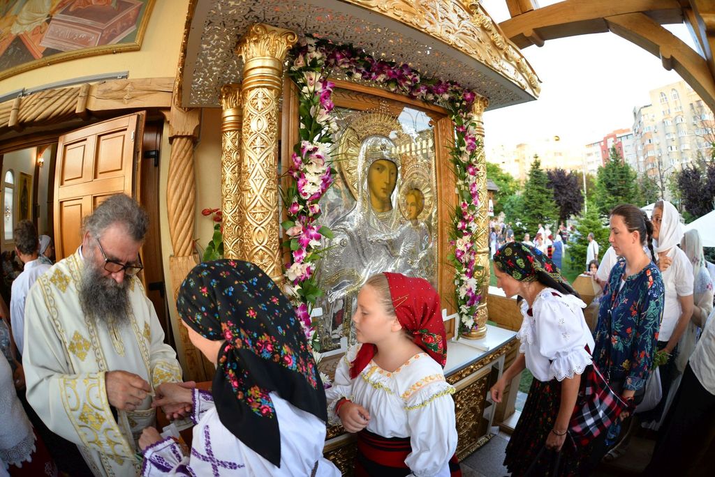 Procesiune-Icoana-Maicii-Domnului-Prodromita-la-Paraclisul-Catedralei-Mantuirii-Neamului-58