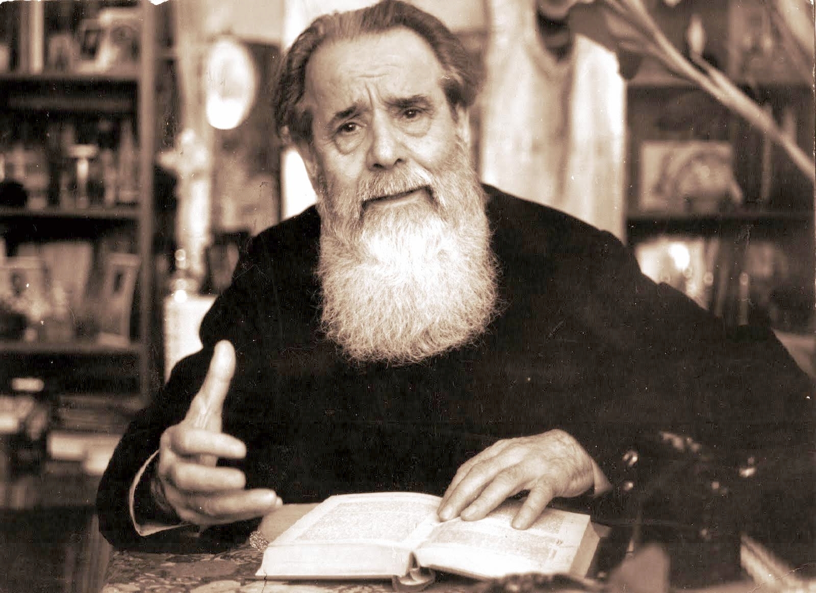 Parintele-Galeriu-de-Dinu-Lazar